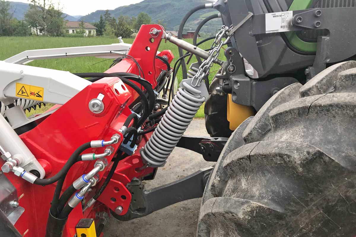Anbau der RESPIRO R3/R3.5 compact an Traktor