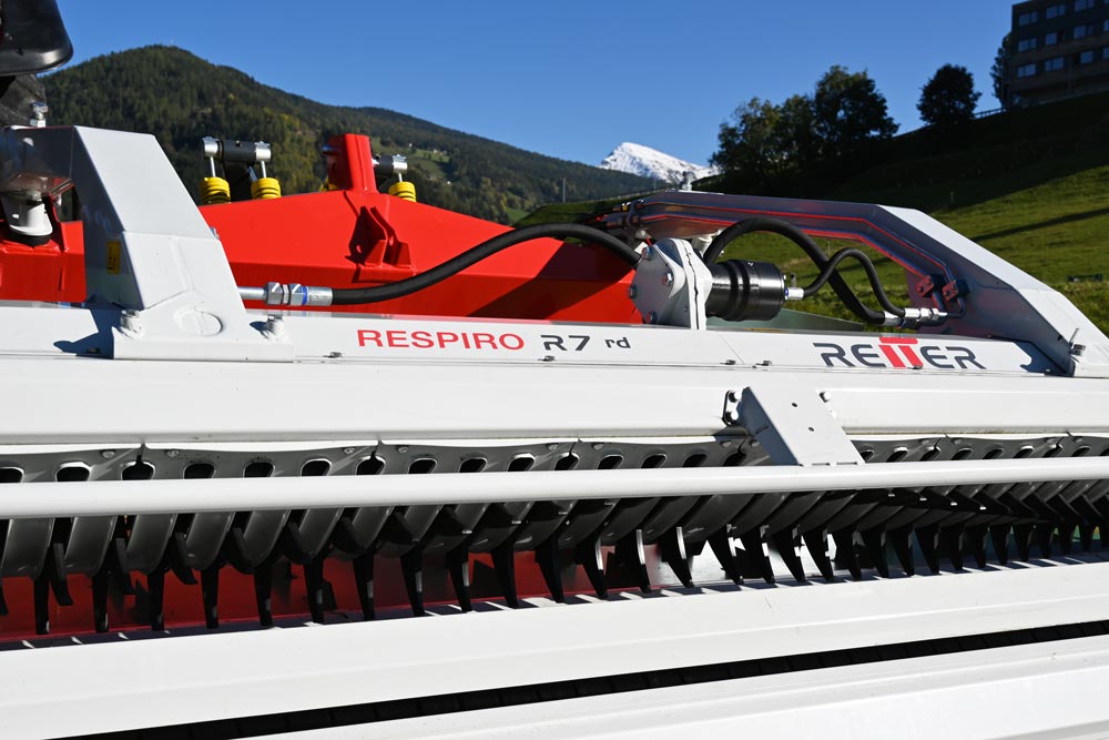 Belt windrower RESPIRO R7 hydraulic pick-up