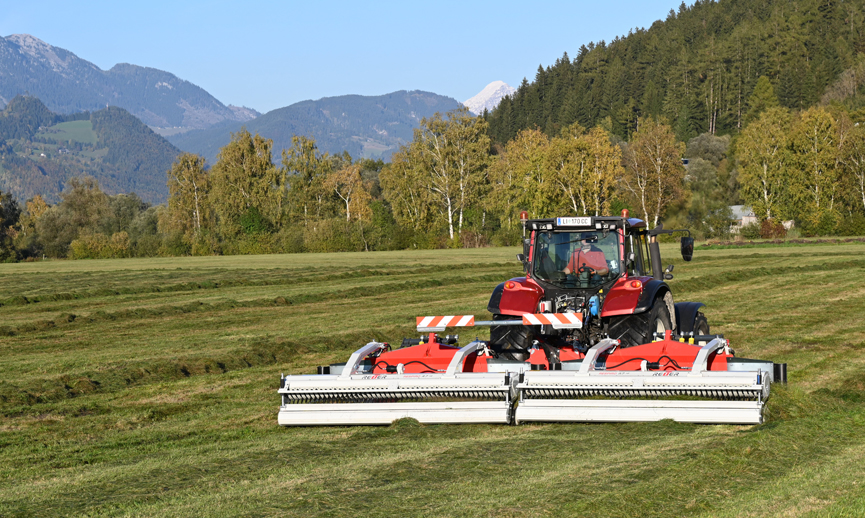 RESPIRO R7 belt rake in use