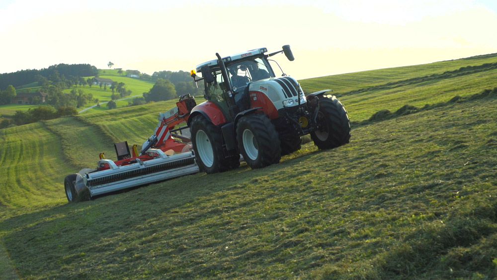 Reiter RESPIRO R9 in use on the meadow
