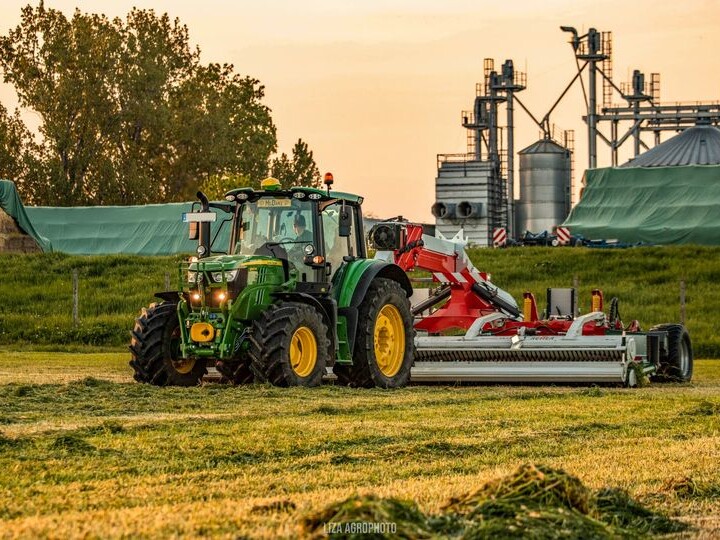 Reiter RESPIRO R9 profi Bandschwader im Einsatz